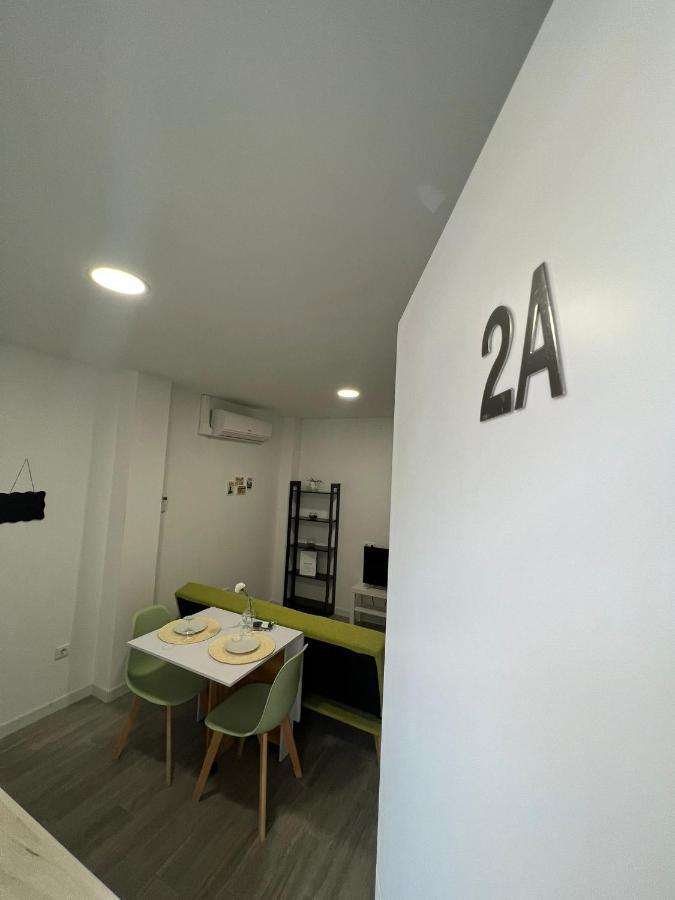 Апартаменти Apartamento Interior En El Centro De Algeciras 2A Екстер'єр фото